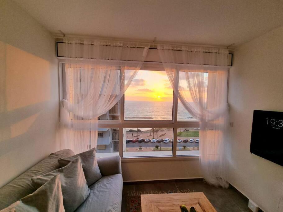 Beautiful 2-Bedroom Sea-View Apartment Netanya Luaran gambar